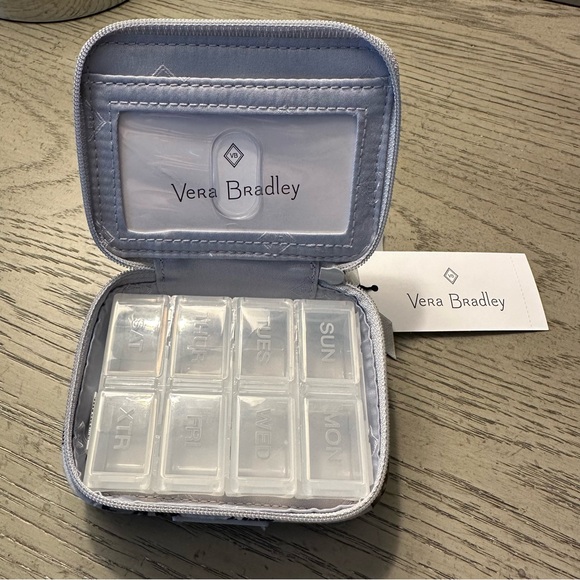 NWT Vera Bradley Best in Show Pill Case - Picture 3 of 3